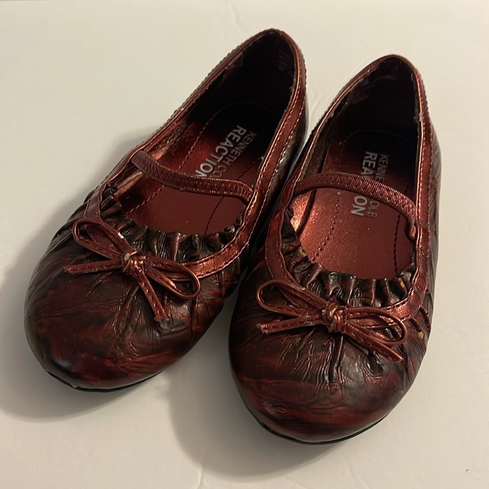 Kenneth Cole Reaction Burgundy Wine Toddler Girls Ballet Flats Sz 6.5 Youth